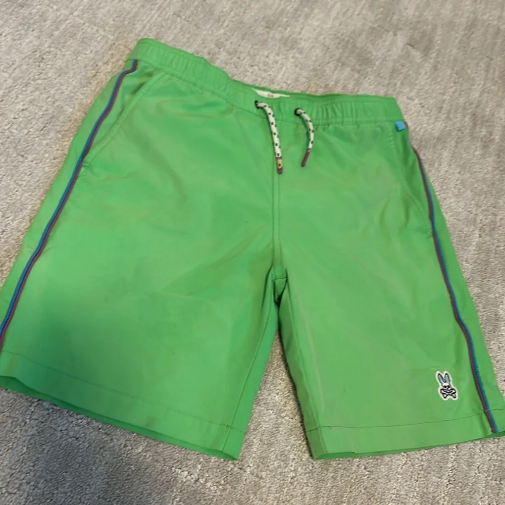 Psycho bunny swim trunk. Side pockets and Velcro pocket on the back.